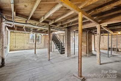 706 Rhodes Park Drive, Hendersonville, NC 28791 - Photo 37