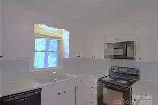 6126 Eagle Peak Dr, Charlotte, NC 28214 - Photo 9