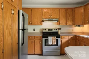 799 Fire Scald Rd, Green Mountain, NC 28740 - Photo 15