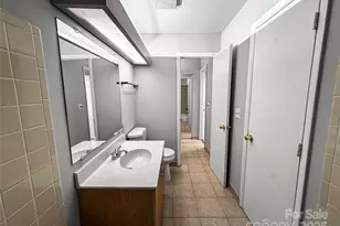 4824 Spring Lake Dr, Charlotte, NC 28212 - Photo 17