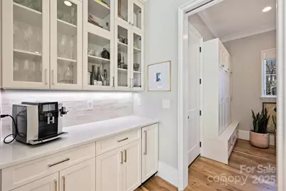 2509 Montrose Court, Charlotte, NC 28207 - Photo 5