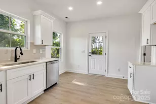 695 S Elm St, Statesville, NC 28677 - Photo 9