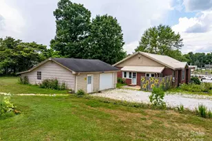 103 E King St, East Flat Rock, NC 28726 - Photo 5