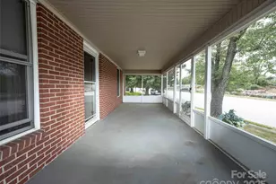 103 E King St, East Flat Rock, NC 28726 - Photo 23