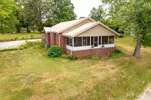 103 E King St, East Flat Rock, NC 28726 - Photo 3