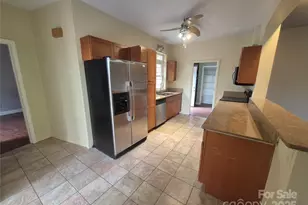 318 Vance Gap Rd, Asheville, NC 28804 - Photo 9