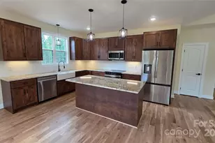 1060 Hawksbill Dr, Morganton, NC 28655 - Photo 3