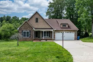 1263 Waterford Dr, Hickory, NC 28602 - Photo 1