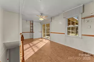 123 Castleton Ln, Hendersonville, NC 28791 - Photo 9