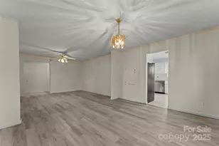 123 Castleton Ln, Hendersonville, NC 28791 - Photo 5