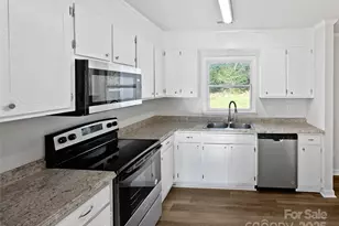 4700 Misty Hill Ln, Gastonia, NC 28056 - Photo 7