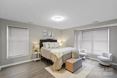 6224 Rosecroft Drive, Charlotte, NC 28215 - Photo 9