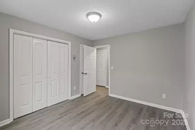 6224 Rosecroft Drive, Charlotte, NC 28215 - Photo 11