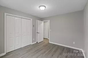 6224 Rosecroft Dr, Charlotte, NC 28215 - Photo 11