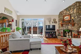 288 Hawks Point Dr, Zirconia, NC 28790 - Photo 3