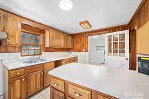 384 Flat Creek Rd, Fairview, NC 28730 - Photo 7