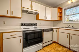 77 Chestnut St, Tryon, NC 28782 - Photo 13