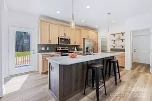 139 Mullinax Dr, Hendersonville, NC 28792 - Photo 3