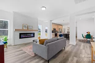 139 Mullinax Dr, Hendersonville, NC 28792 - Photo 1