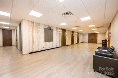 200 1st Avenue NW, Hickory, NC 28601 - Photo 15