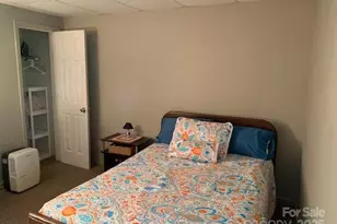 1474 Holiday Dr, Hendersonville, NC 28739 - Photo 31