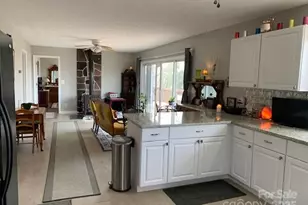 1474 Holiday Dr, Hendersonville, NC 28739 - Photo 9