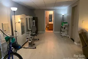 1474 Holiday Dr, Hendersonville, NC 28739 - Photo 23