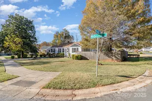 665 Melbourne Ct, Charlotte, NC 28209 - Photo 17