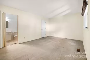 411 Britton Creek Dr, Hendersonville, NC 28791 - Photo 15