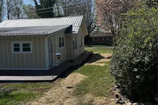 219 W Highland Ave, Elkin, NC 28621 - Photo 3