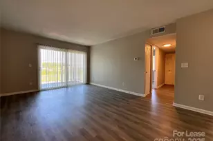 342 Orchard Trace Ln, Charlotte, NC 28213 - Photo 3