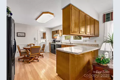 525 Maren Court, Hendersonville, NC 28739 - Photo 7