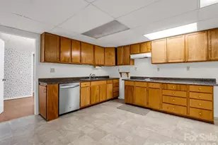 525 Maren Ct, Hendersonville, NC 28739 - Photo 23