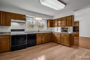 525 Maren Ct, Hendersonville, NC 28739 - Photo 9