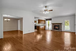 525 Maren Ct, Hendersonville, NC 28739 - Photo 5