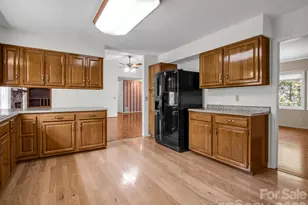 525 Maren Ct, Hendersonville, NC 28739 - Photo 11