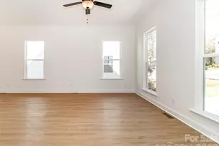 2501 Elon St, Charlotte, NC 28208 - Photo 9