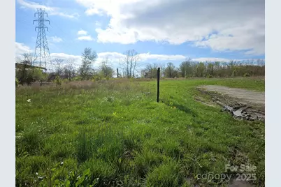 1032 7th Avenue E, Hendersonville, NC 28792 - Photo 3