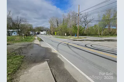 1032 7th Avenue E, Hendersonville, NC 28792 - Photo 9