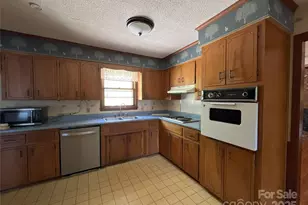 1926 Bud Arthur Bridge Rd, Spartanburg, SC 29307 - Photo 5