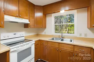 28 Capri Ln, Hendersonville, NC 28792 - Photo 17