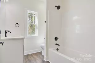 9165 Cherokee Dr, Hickory, NC 28601 - Photo 9