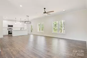 9165 Cherokee Dr, Hickory, NC 28601 - Photo 5