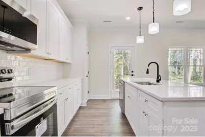 9165 Cherokee Drive, Hickory, NC 28601 - Photo 3