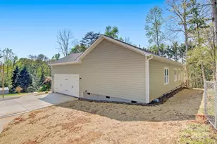 9165 Cherokee Dr, Hickory, NC 28601 - Photo 29
