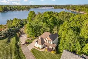 1713 Mt Isle Harbor Dr, Charlotte, NC 28214 - Photo 3