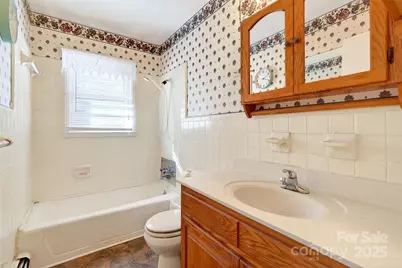 106 Chapel Street, Spruce Pine, NC 28777 - Photo 17