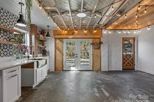 2701 Old North Sharon Amity Rd, Charlotte, NC 28205 - Photo 25