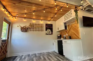 2701 Old North Sharon Amity Rd, Charlotte, NC 28205 - Photo 21