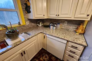 406 S Caldwell Ave, Newton, NC 28658 - Photo 33